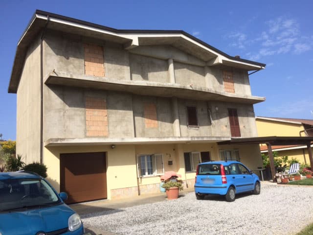 Fabbricato con appartamenti